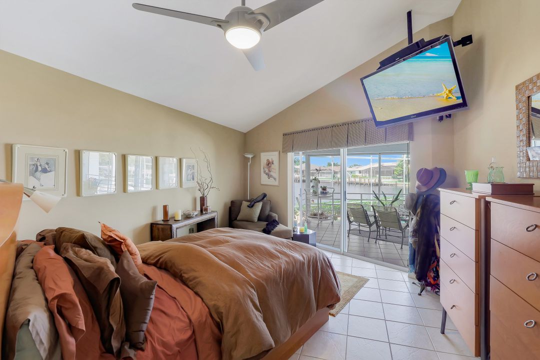 278 Seminole Ct, Marco Island, FL 34145