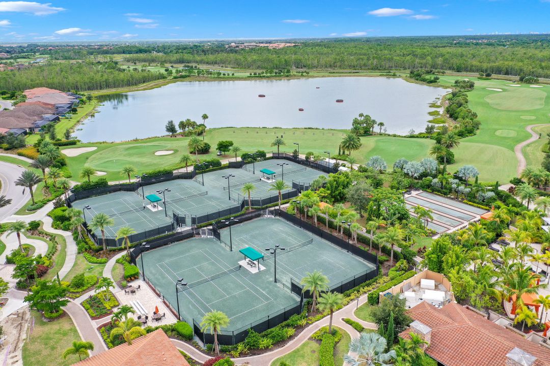 8450 Palacio Terrace W, Naples, FL 34114