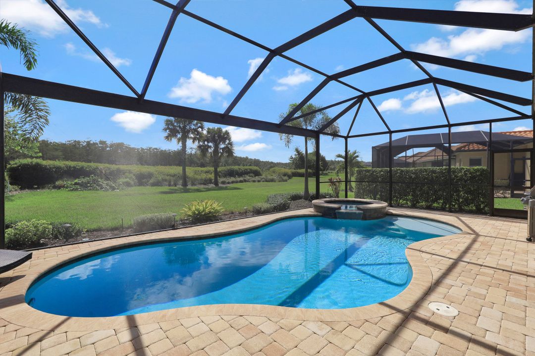 9114 Limestone Ln, Naples, FL 34120