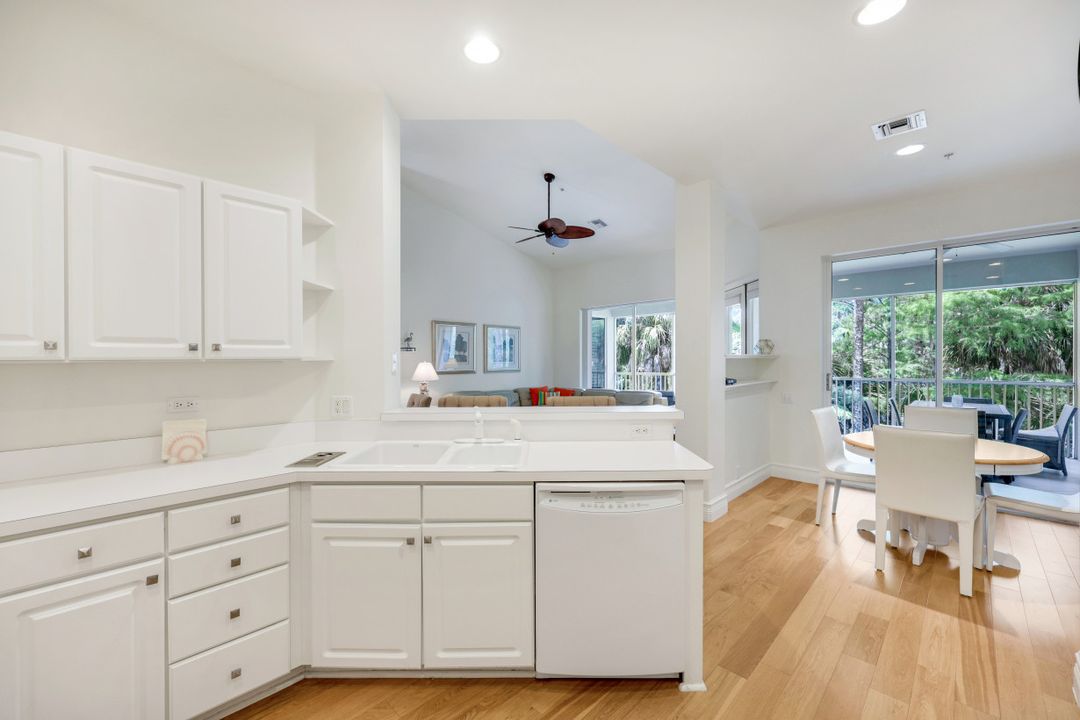 8530 Danbury Blvd #202, Naples, FL 34120