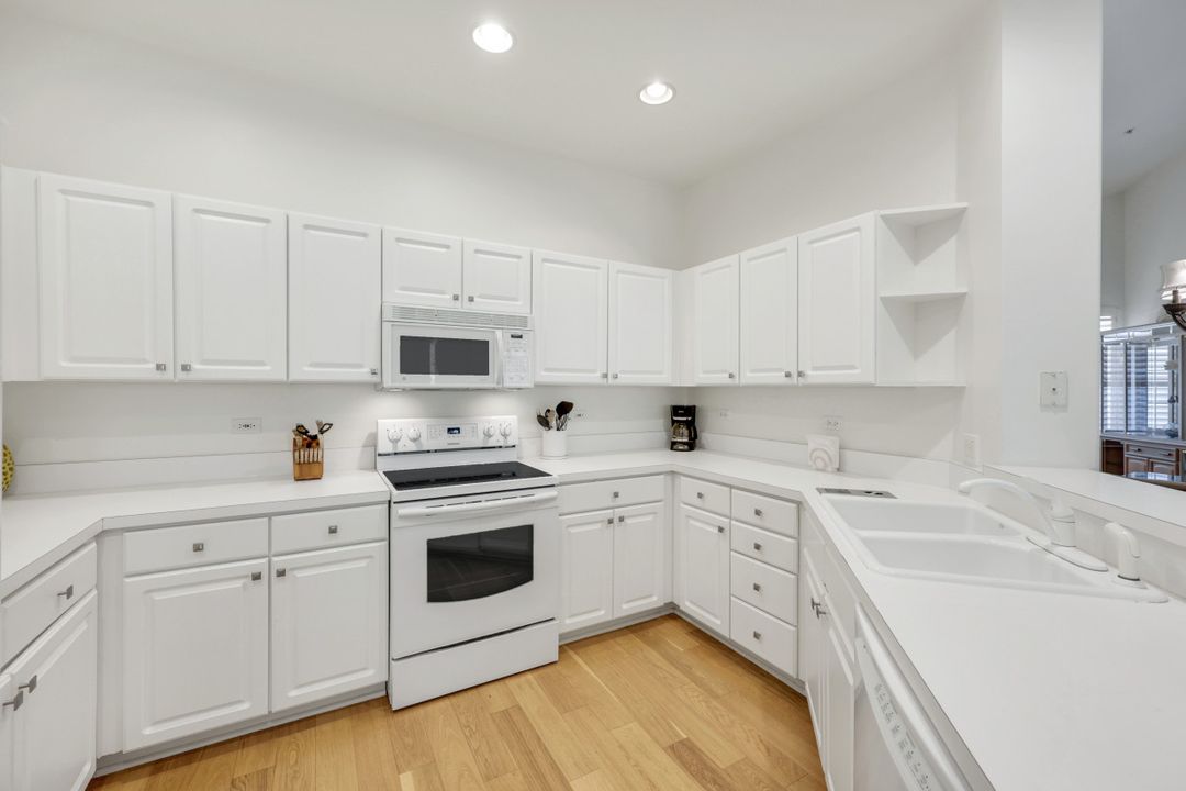 8530 Danbury Blvd #202, Naples, FL 34120