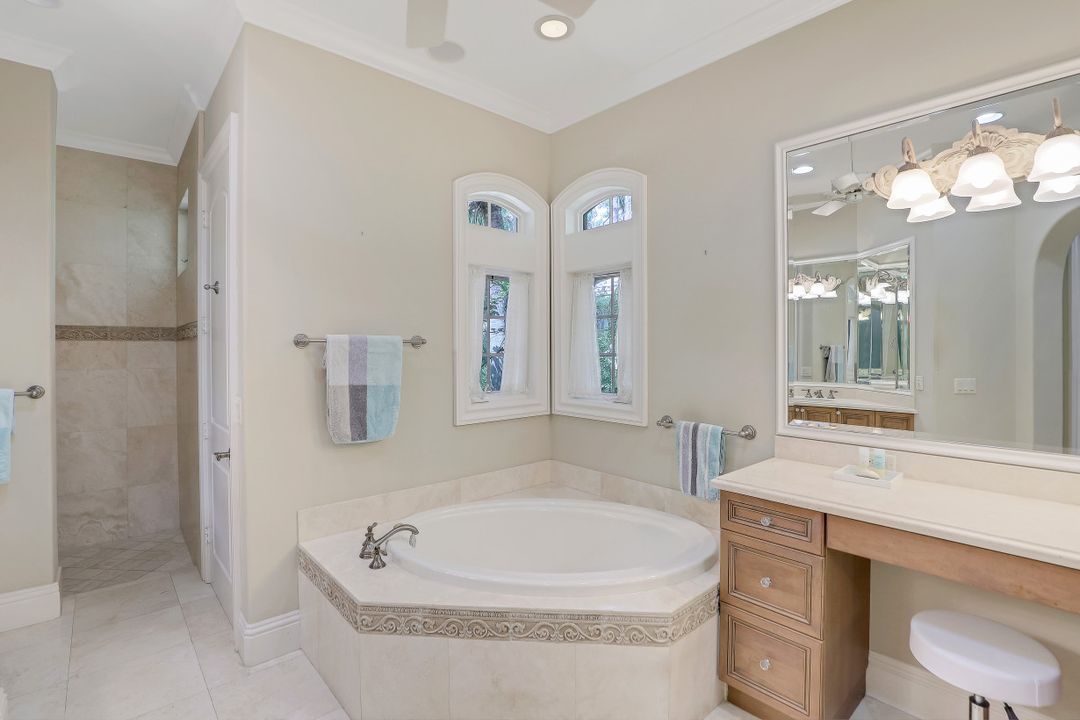 999 Barcarmil Way, Naples, FL 34110