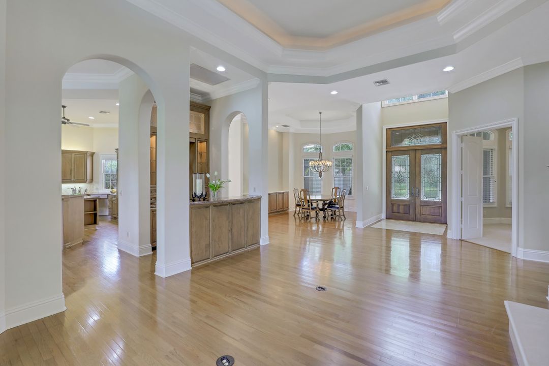 999 Barcarmil Way, Naples, FL 34110