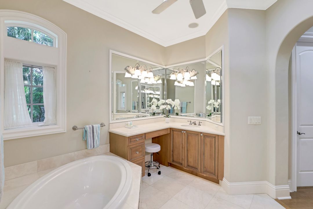 999 Barcarmil Way, Naples, FL 34110