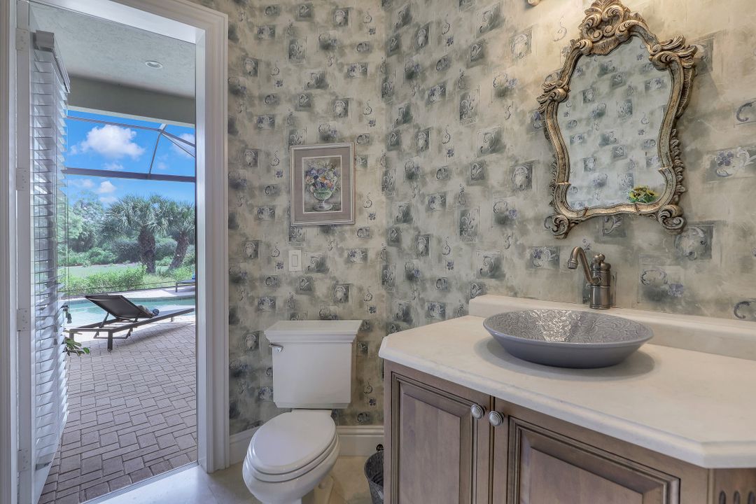 999 Barcarmil Way, Naples, FL 34110