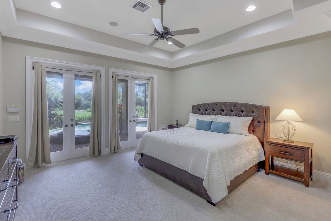 999 Barcarmil Way, Naples, FL 34110