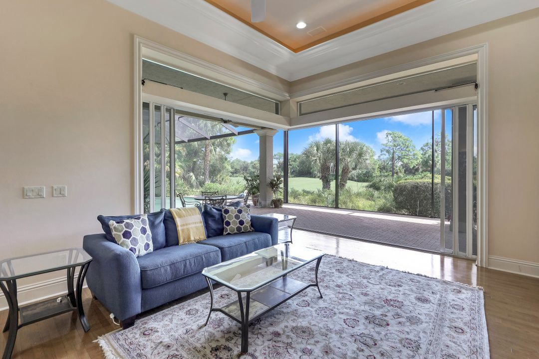 999 Barcarmil Way, Naples, FL 34110