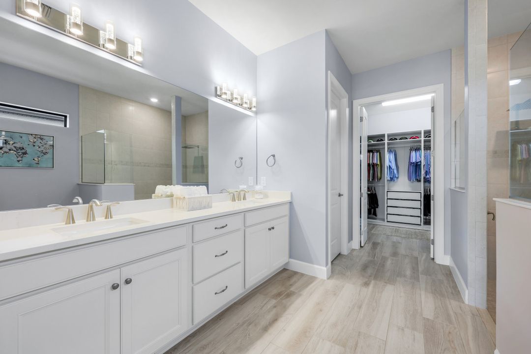 9512 Greyhawk Trl, Naples, FL 34120