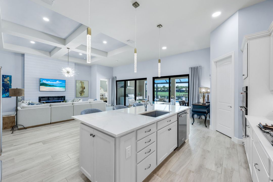 9512 Greyhawk Trl, Naples, FL 34120