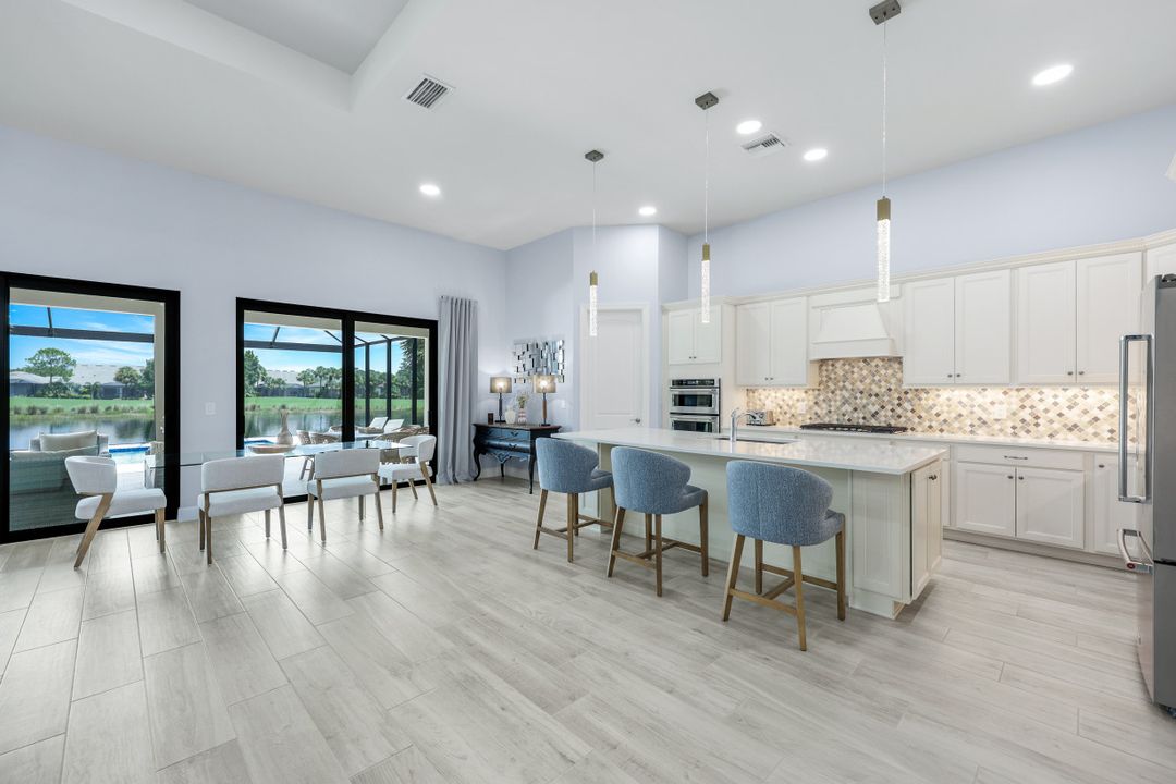9512 Greyhawk Trl, Naples, FL 34120