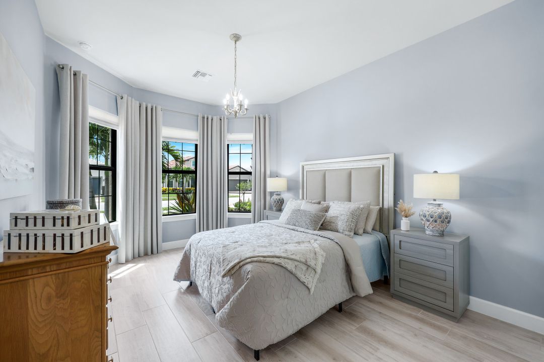 9512 Greyhawk Trl, Naples, FL 34120