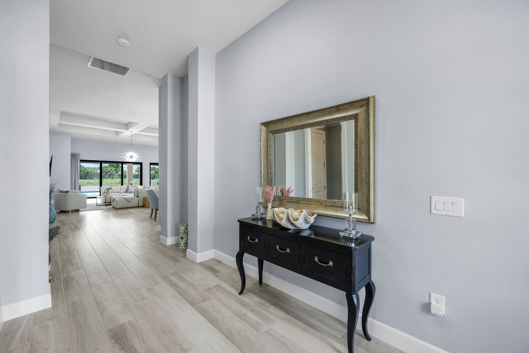 9512 Greyhawk Trl, Naples, FL 34120