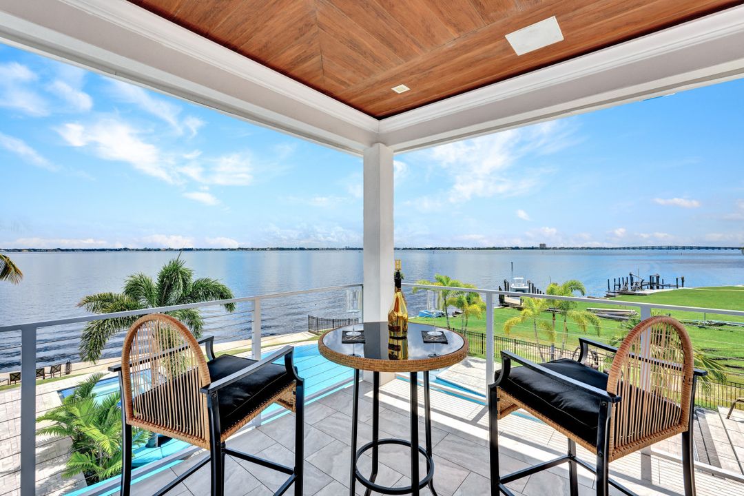 3715 SE 21st Pl, Cape Coral, FL 33904