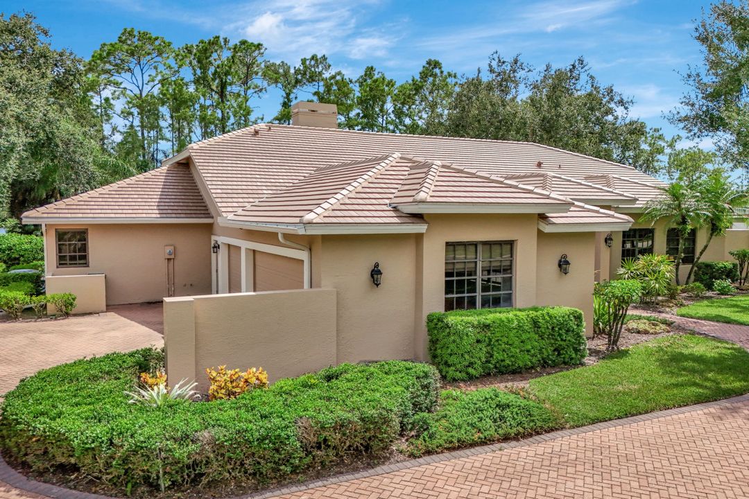 4556 Pond Apple Dr N, Naples, FL 34119