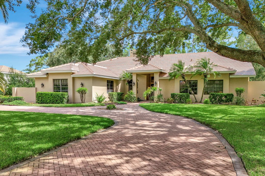 4556 Pond Apple Dr N, Naples, FL 34119