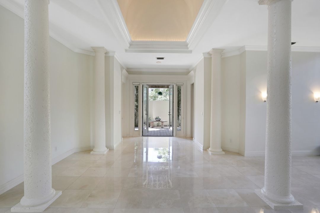 8153 Via Vecchia, Naples, FL 34108