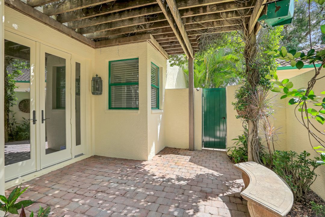 8153 Via Vecchia, Naples, FL 34108