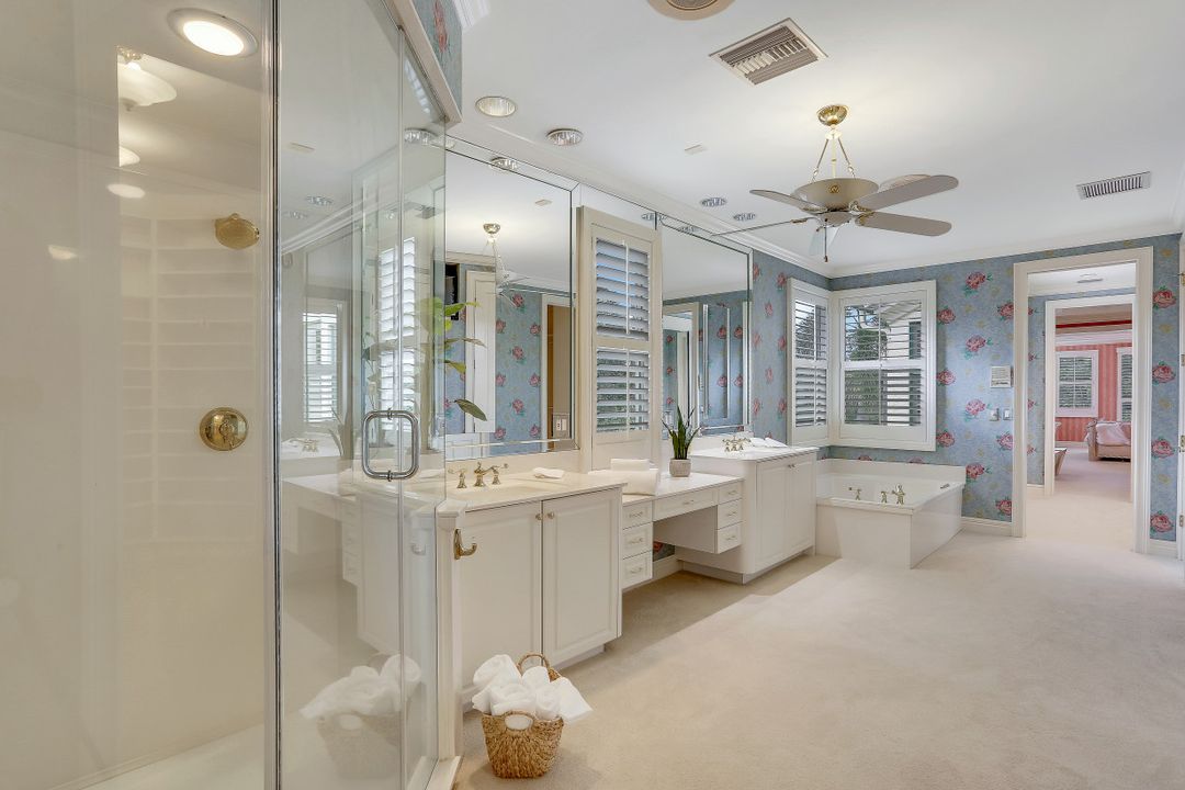 8153 Via Vecchia, Naples, FL 34108