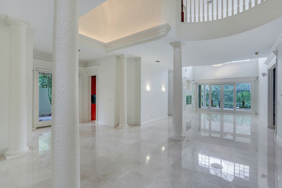 8153 Via Vecchia, Naples, FL 34108