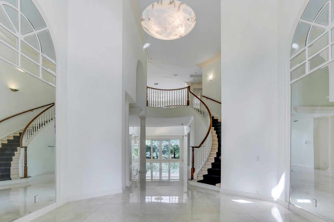 8153 Via Vecchia, Naples, FL 34108