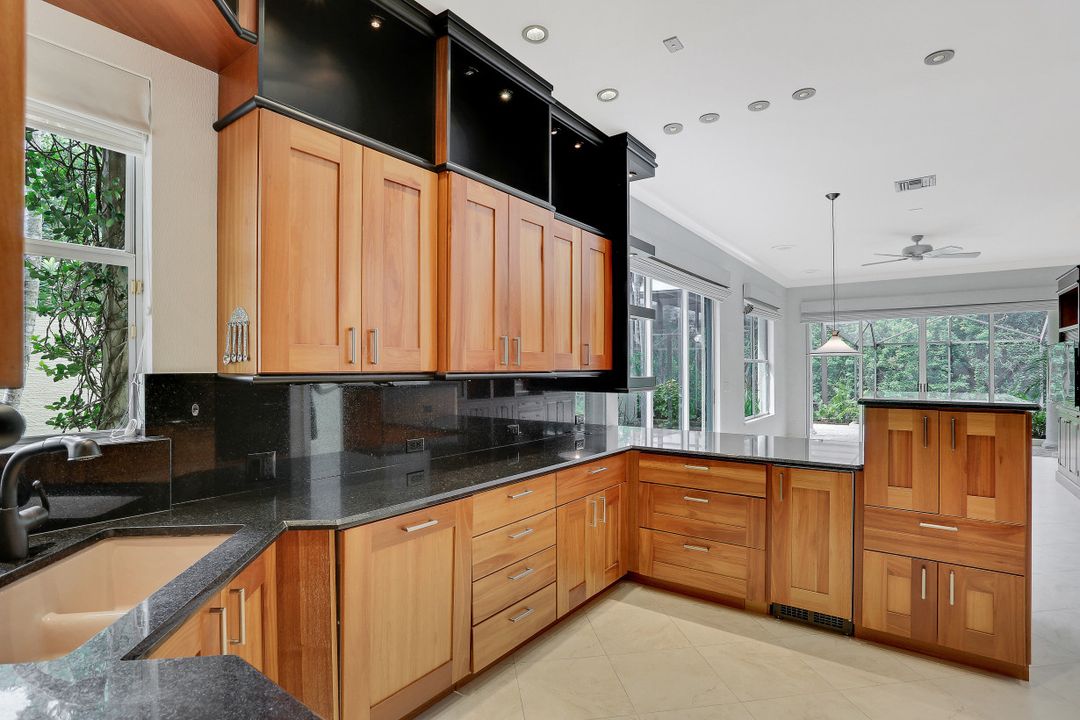 8153 Via Vecchia, Naples, FL 34108