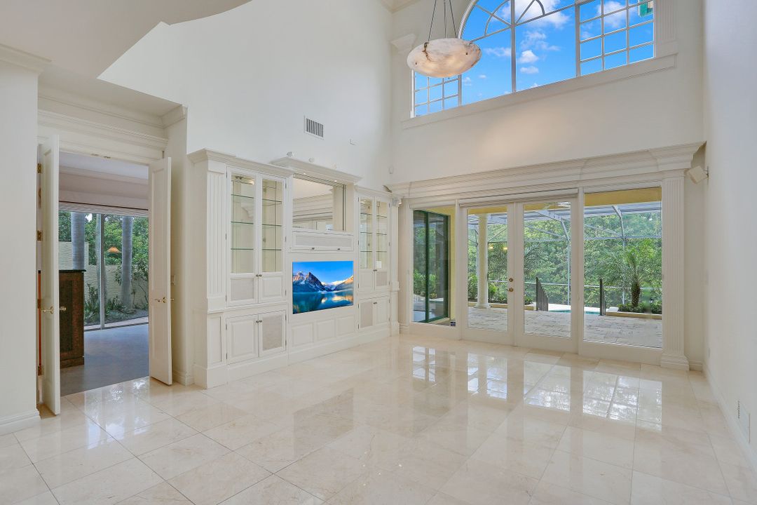 8153 Via Vecchia, Naples, FL 34108