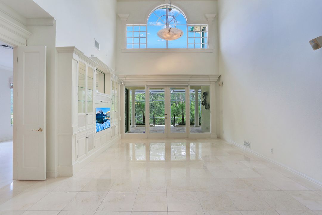 8153 Via Vecchia, Naples, FL 34108
