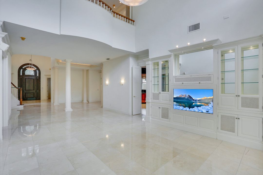 8153 Via Vecchia, Naples, FL 34108