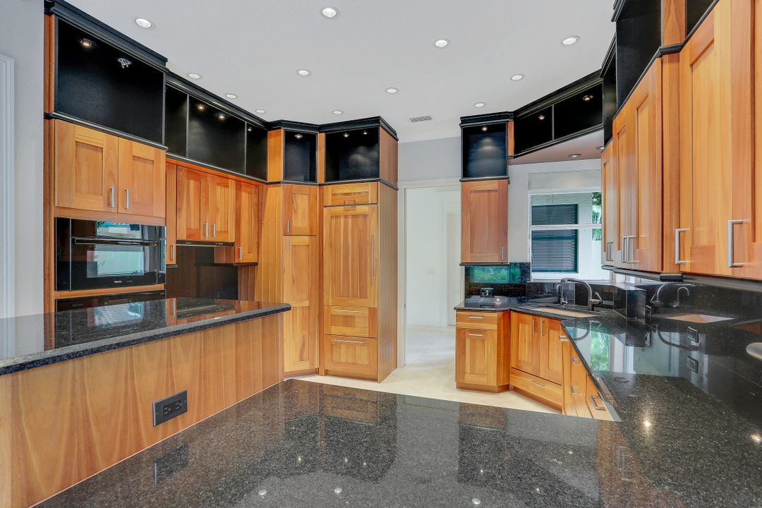 8153 Via Vecchia, Naples, FL 34108