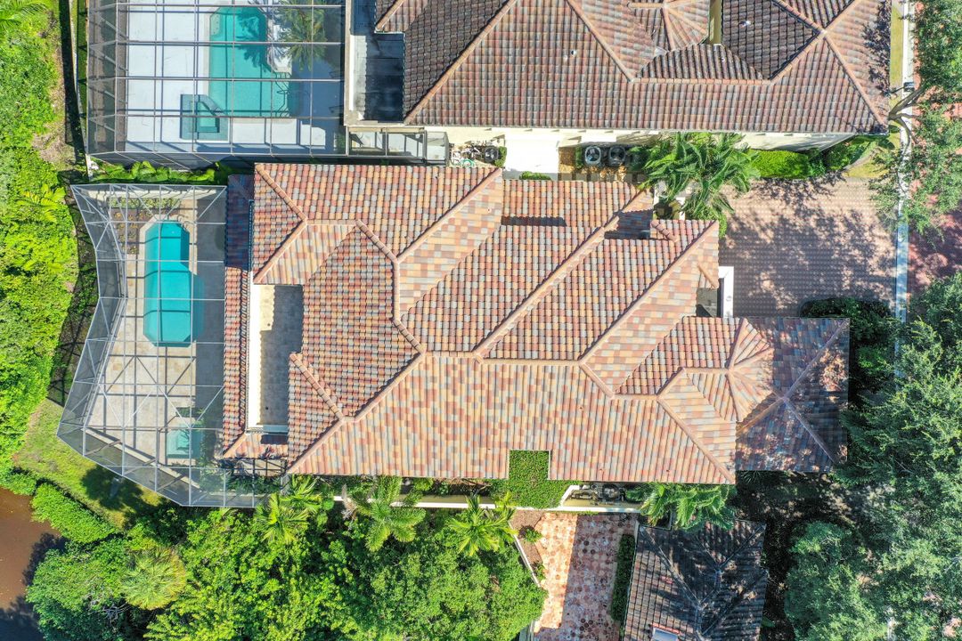 8153 Via Vecchia, Naples, FL 34108