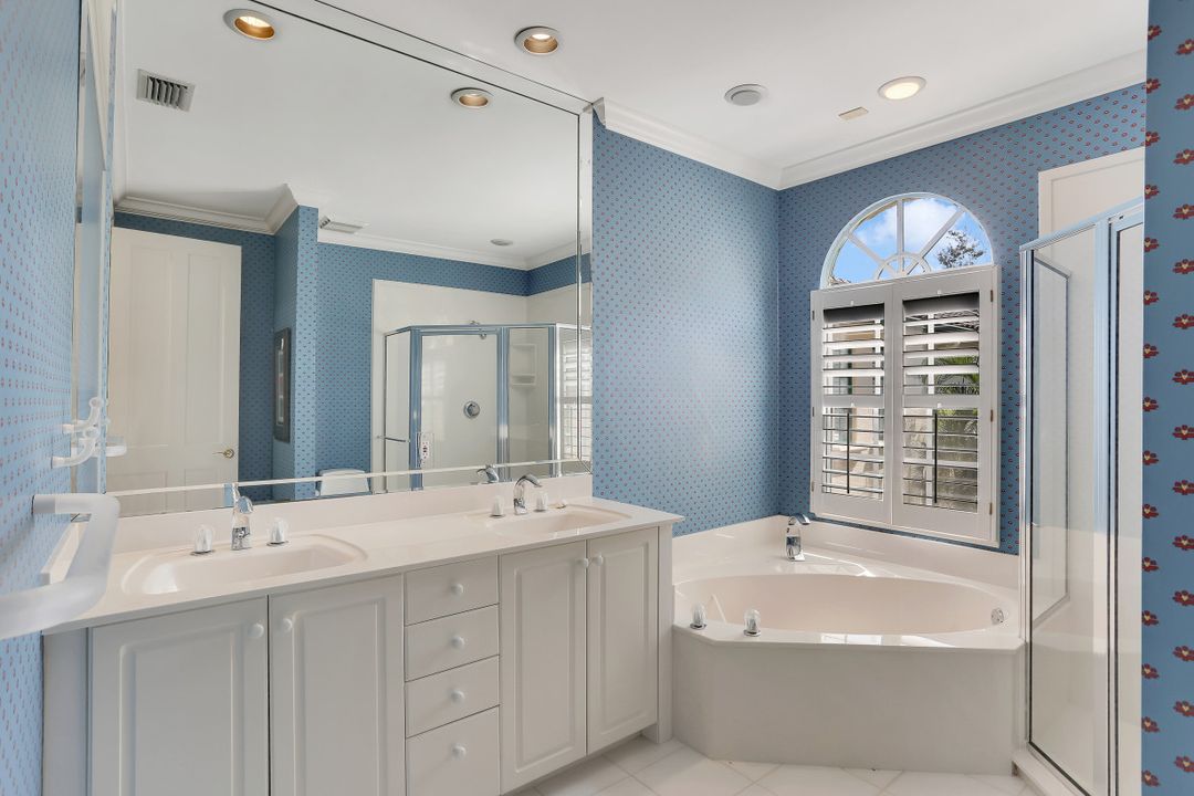 8153 Via Vecchia, Naples, FL 34108