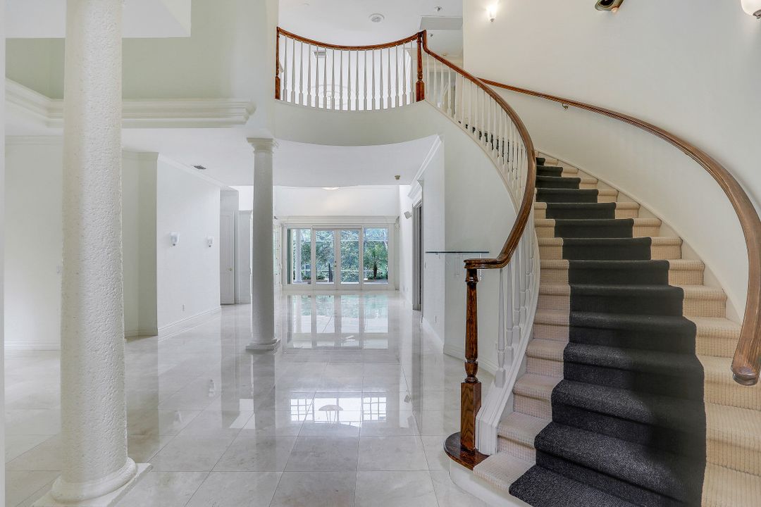 8153 Via Vecchia, Naples, FL 34108
