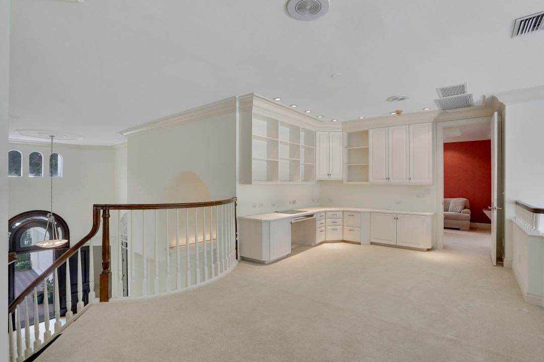 8153 Via Vecchia, Naples, FL 34108