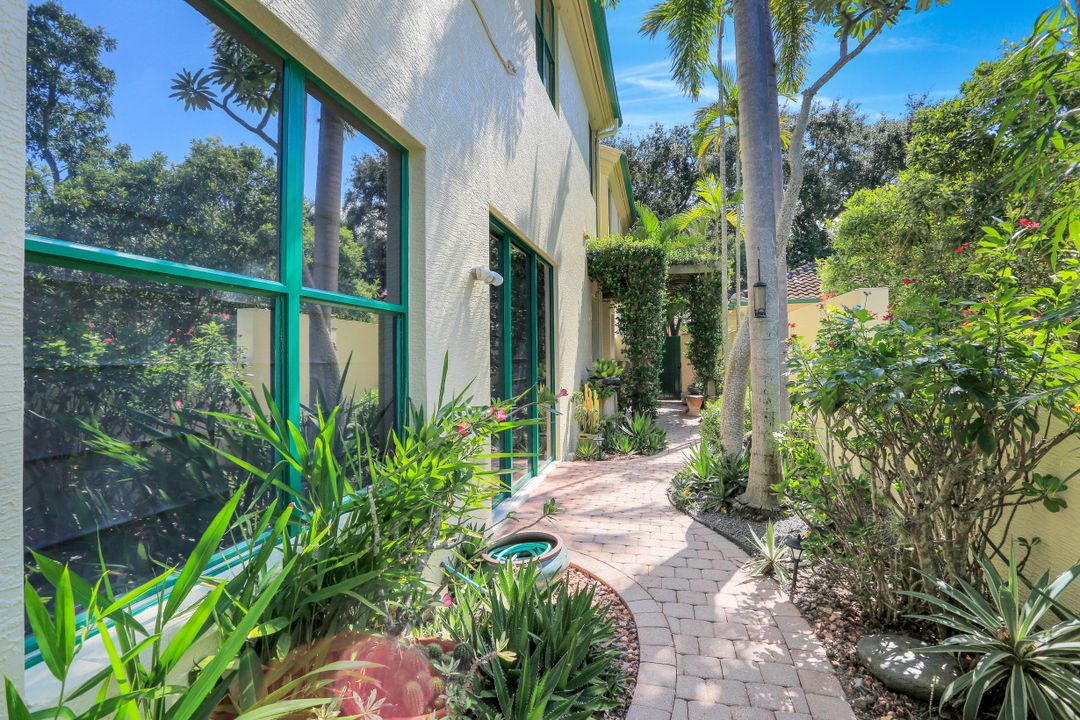 8153 Via Vecchia, Naples, FL 34108