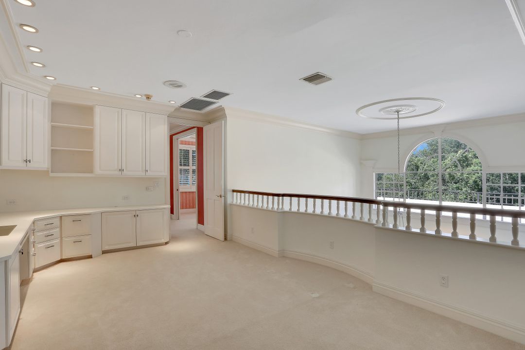 8153 Via Vecchia, Naples, FL 34108