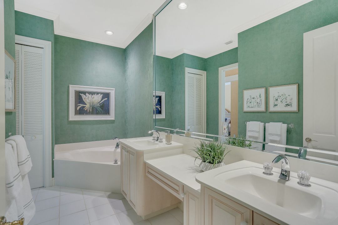 8153 Via Vecchia, Naples, FL 34108