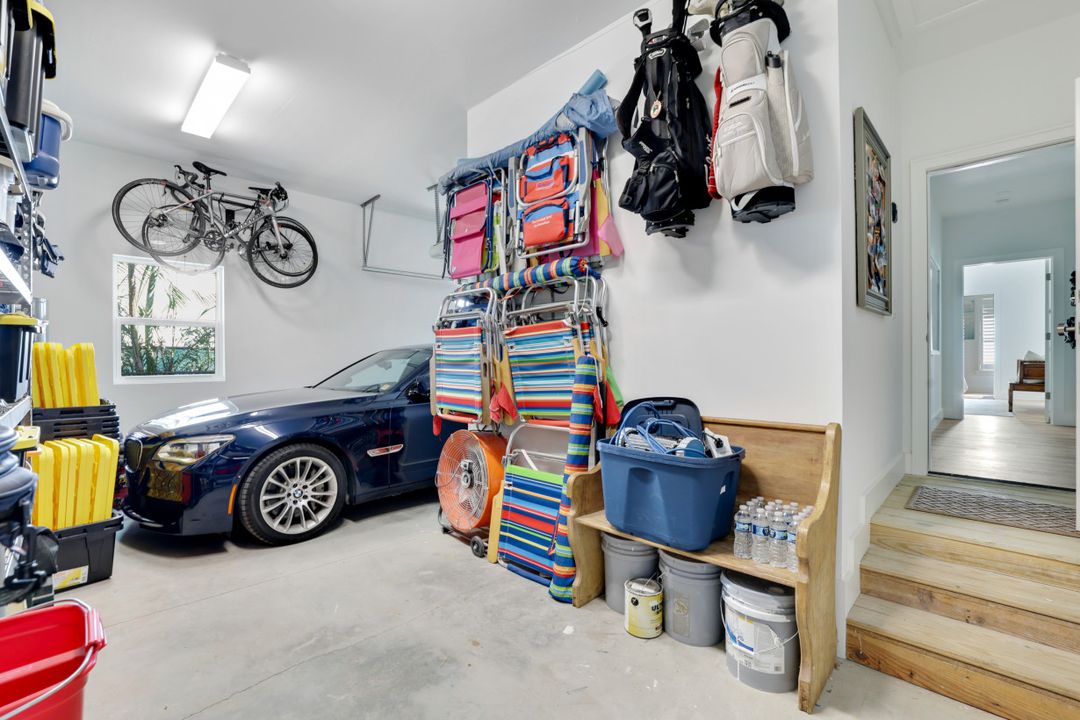 481 8th Ave S, Naples, FL 34102