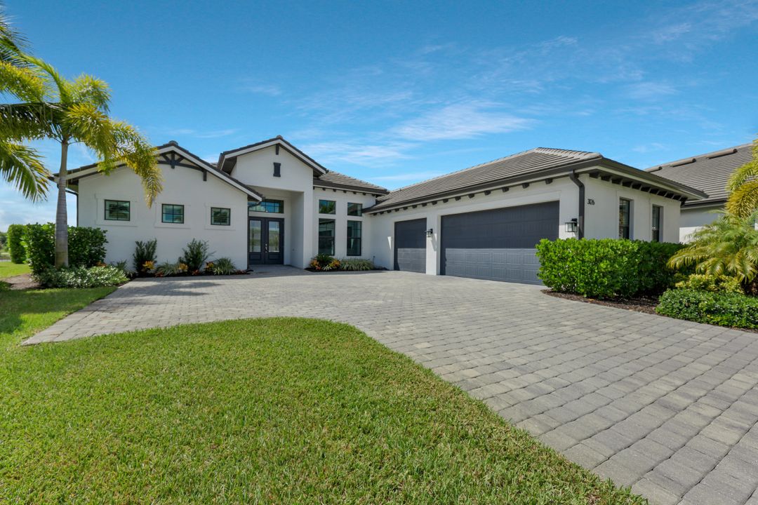 3126 Heather Glen Ct, Naples, FL 34114