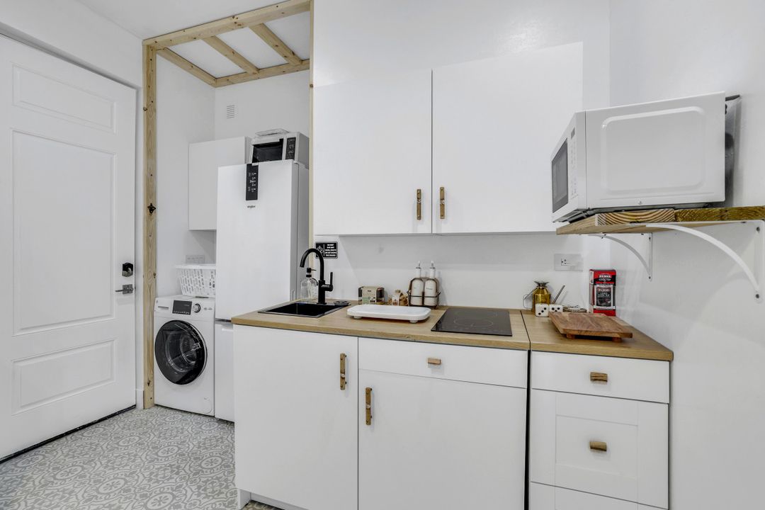 171 5th St, Naples, FL 34113
