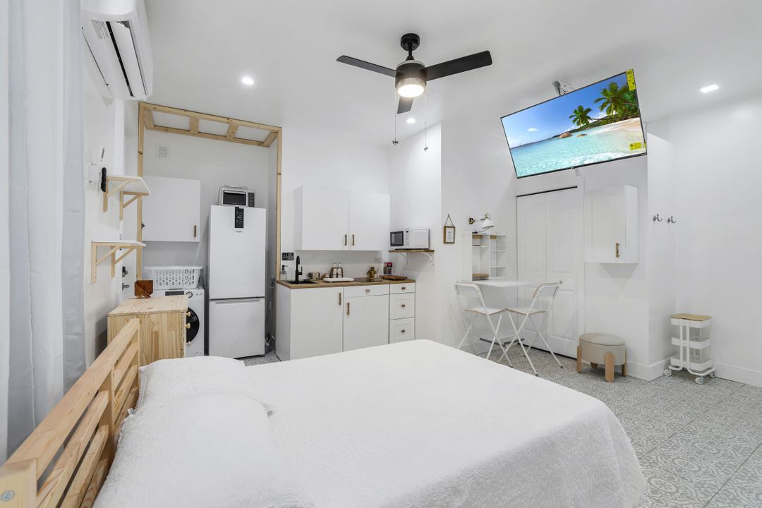 171 5th St, Naples, FL 34113