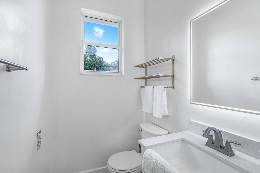 171 5th St, Naples, FL 34113
