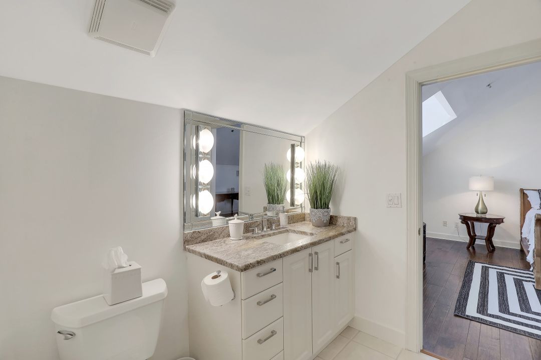 470 10th Ave S, Naples, FL 34102