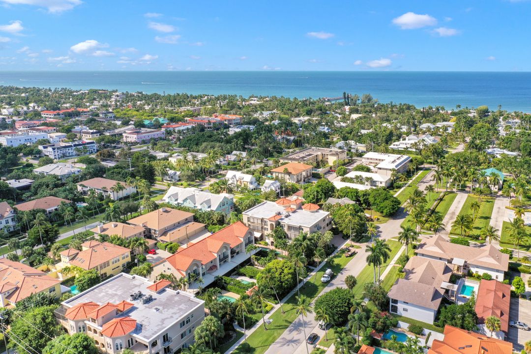 470 10th Ave S, Naples, FL 34102