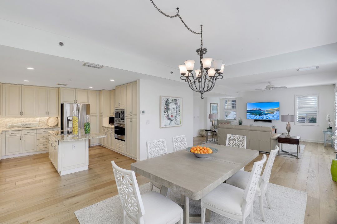 470 10th Ave S, Naples, FL 34102