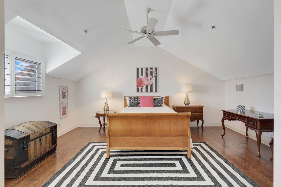 470 10th Ave S, Naples, FL 34102