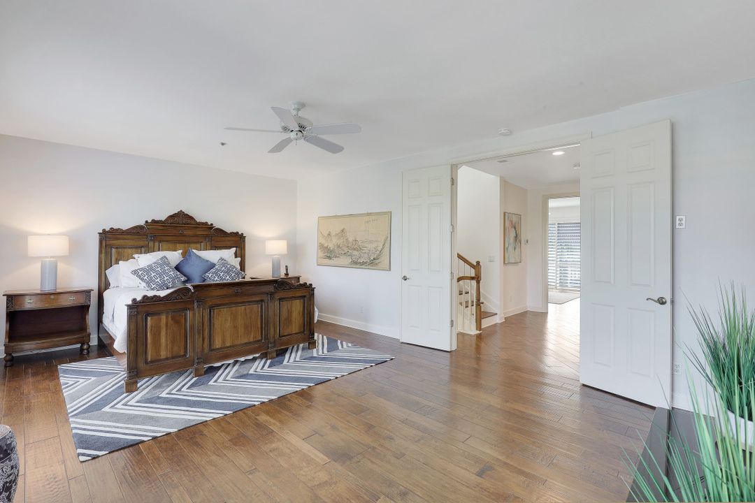 470 10th Ave S, Naples, FL 34102