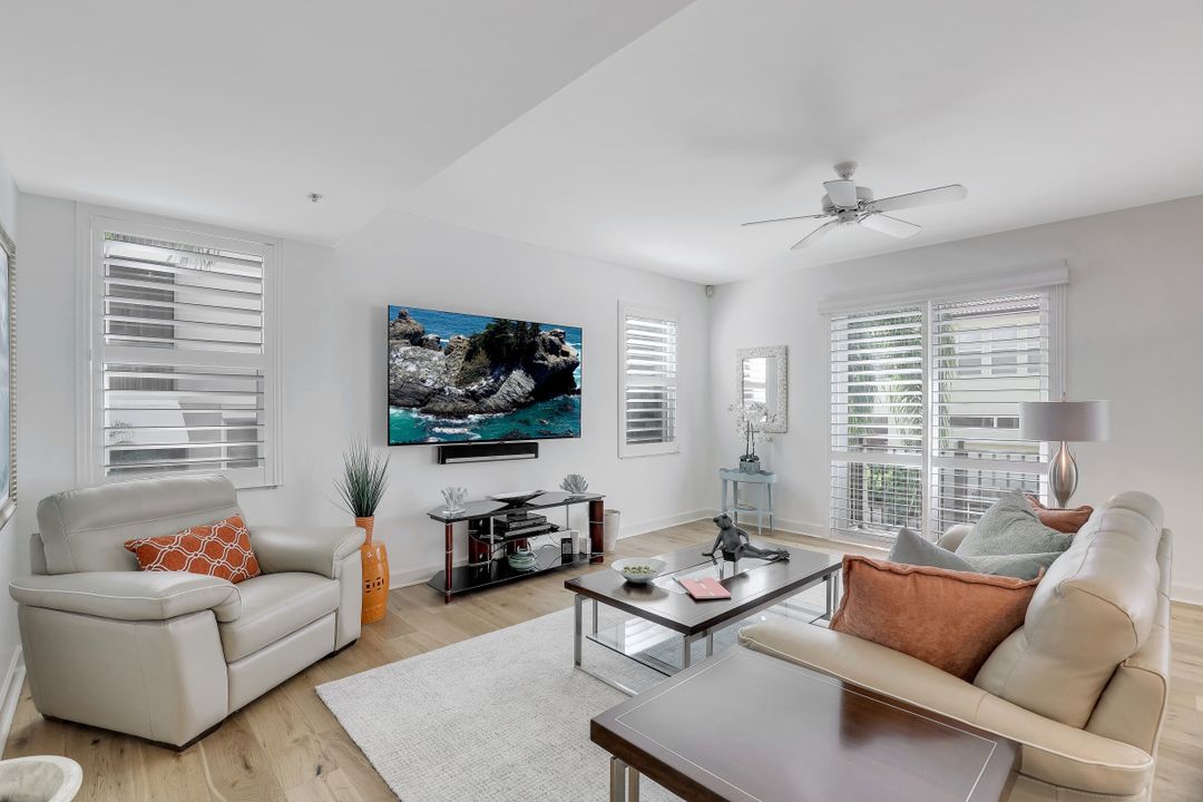 470 10th Ave S, Naples, FL 34102