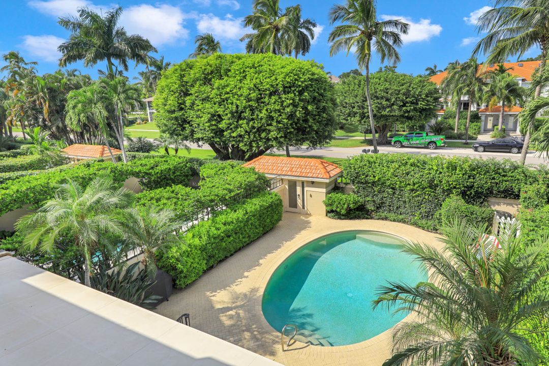 470 10th Ave S, Naples, FL 34102