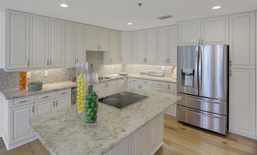 470 10th Ave S, Naples, FL 34102