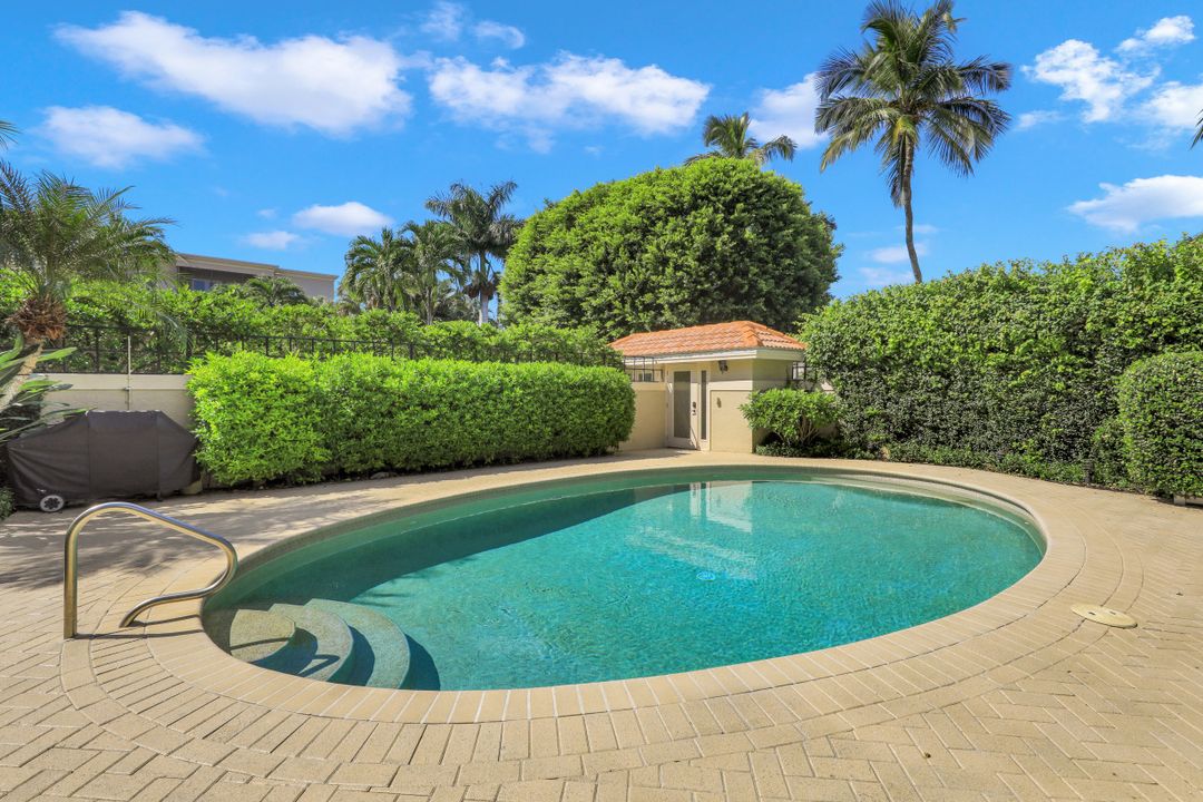 470 10th Ave S, Naples, FL 34102